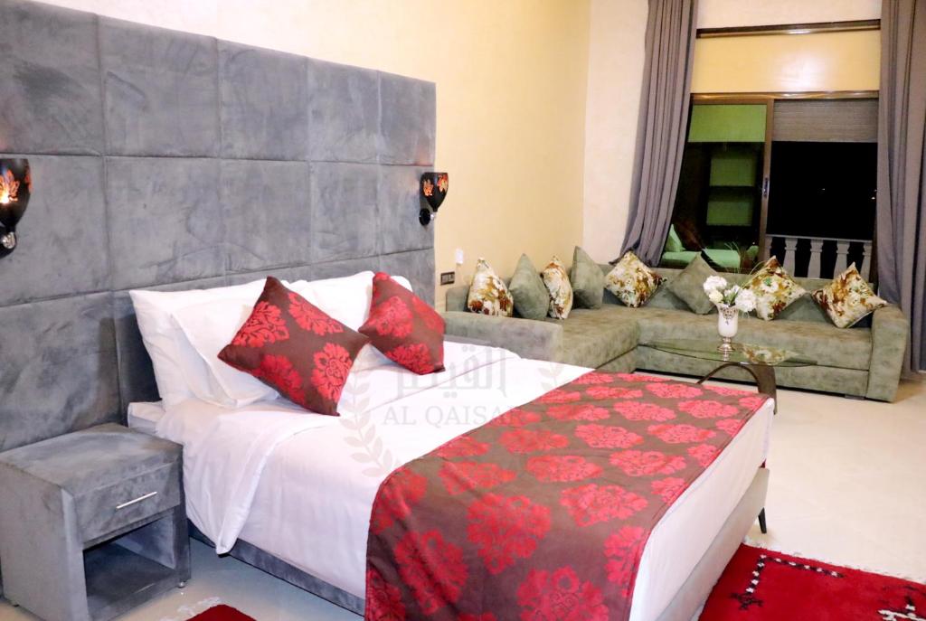 Postel nebo postele na pokoji v ubytování Hôtel AL QAISAR
