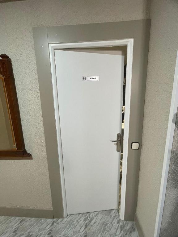 Hotel Arganda - Camera Doppia Con Bagno In Comune