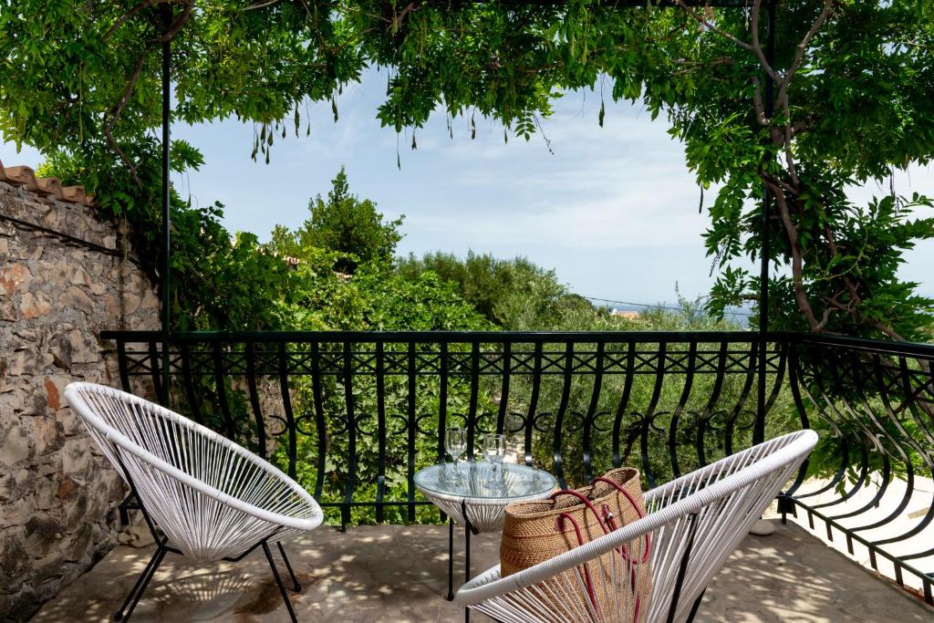 Orama Stone Apartments - Authentic hospitality in a Historical Location, by Zantewize