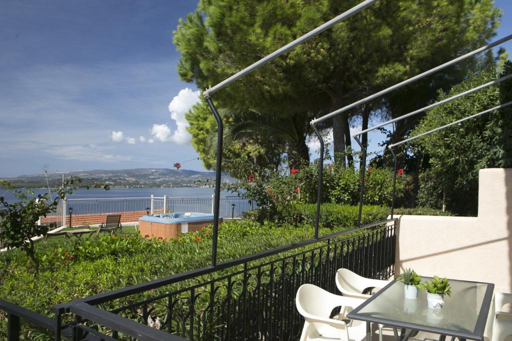 Irilena Studios and Apartments - 3