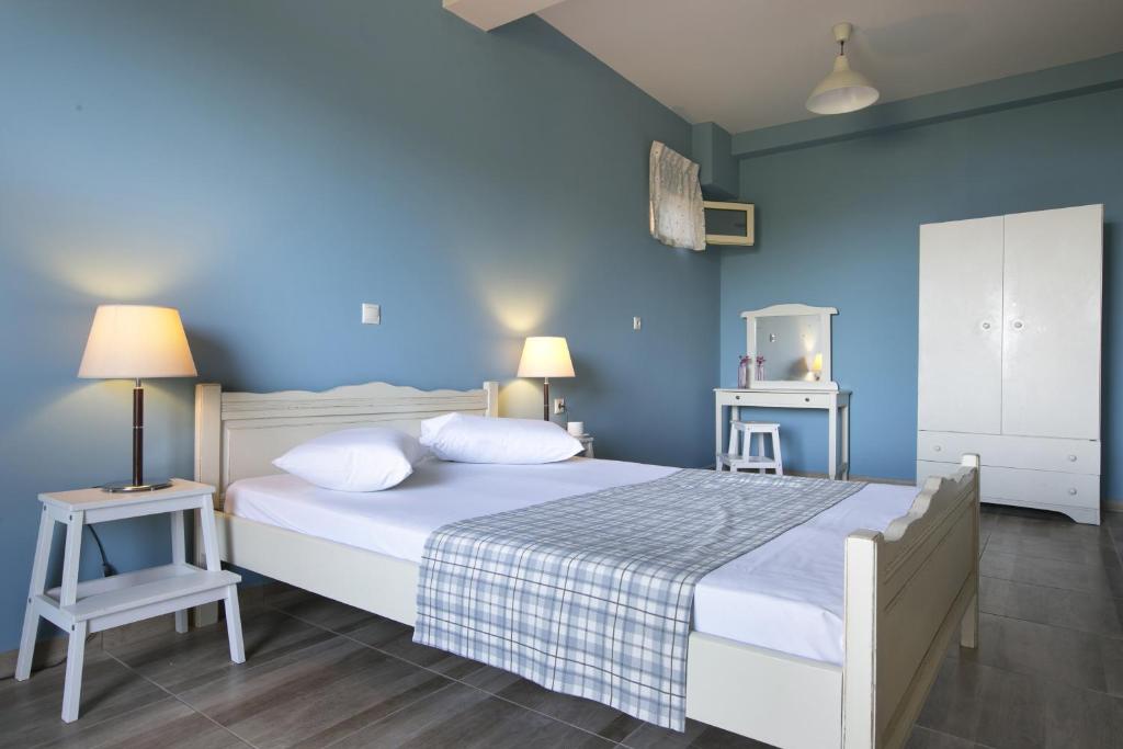 Irilena Studios and Apartments - 4