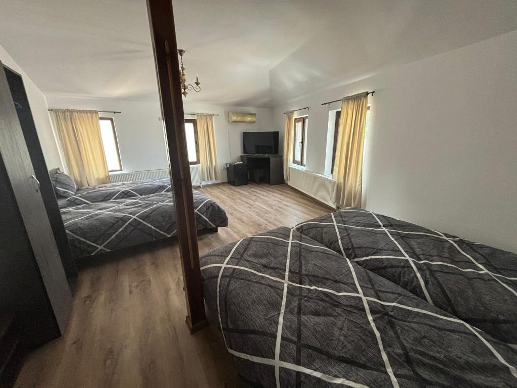 Postel nebo postele na pokoji v ubytování Alexander Residence