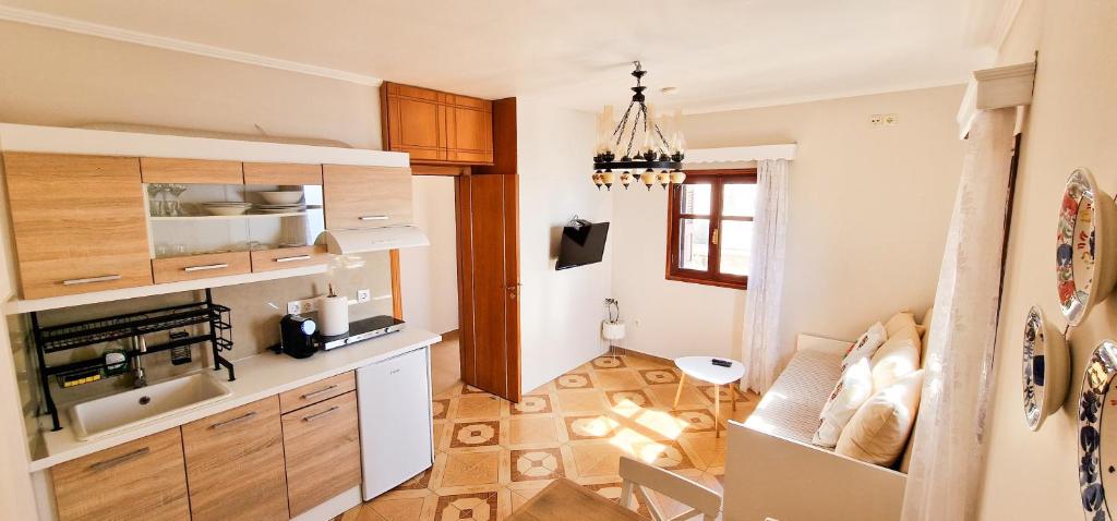 A kitchen or kitchenette at Kyano seaview