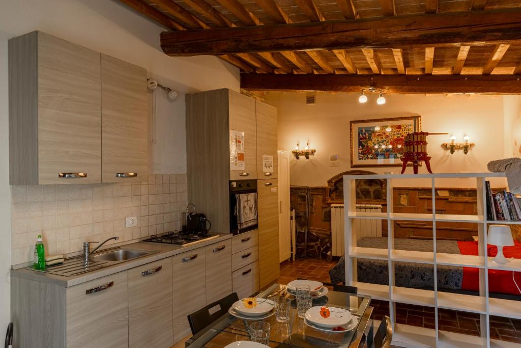 Kuchyňa alebo kuchynka v ubytovaní Vacation Home Tuscany Pisa-Lucca Studio apartment