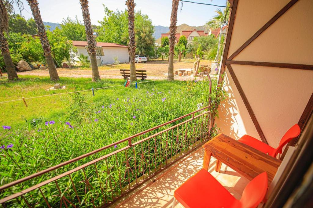 Giardino di YAVUZ MOTEL ADRASAN