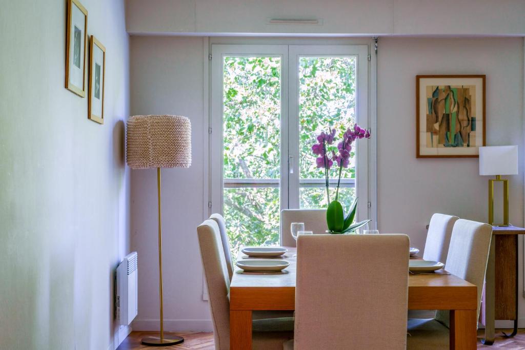 Khu vực ghế ngồi tại Appartement Tours centre avec parking 4 p