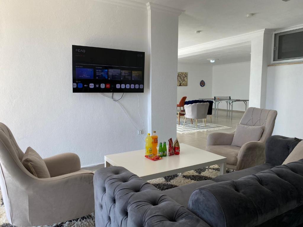 A television and/or entertainment centre at Bodrum eaSon Villa & House 350m2 Full Sea View with Private Infinity Pool