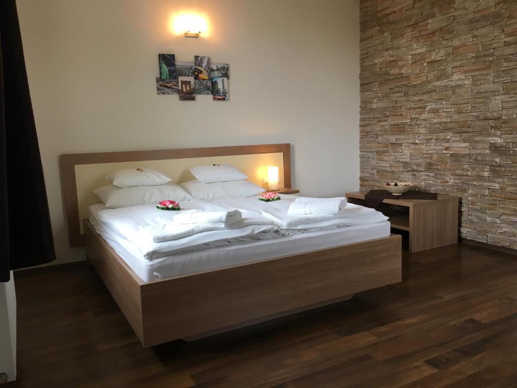 Postel nebo postele na pokoji v ubytování Hotel Garzon Plaza