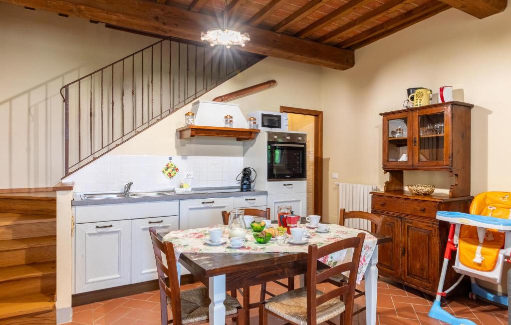 Kuchyňa alebo kuchynka v ubytovaní Gorgeous Home In Castiglion Fiorentino