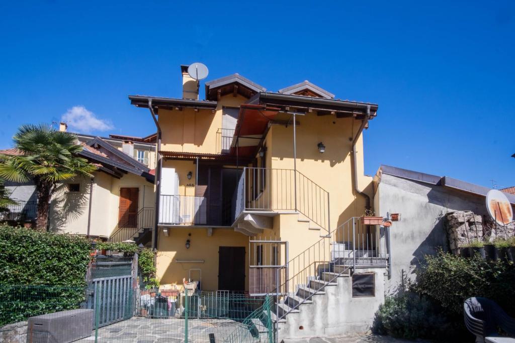 Το κτήριο όπου στεγάζεται  το διαμέρισμα