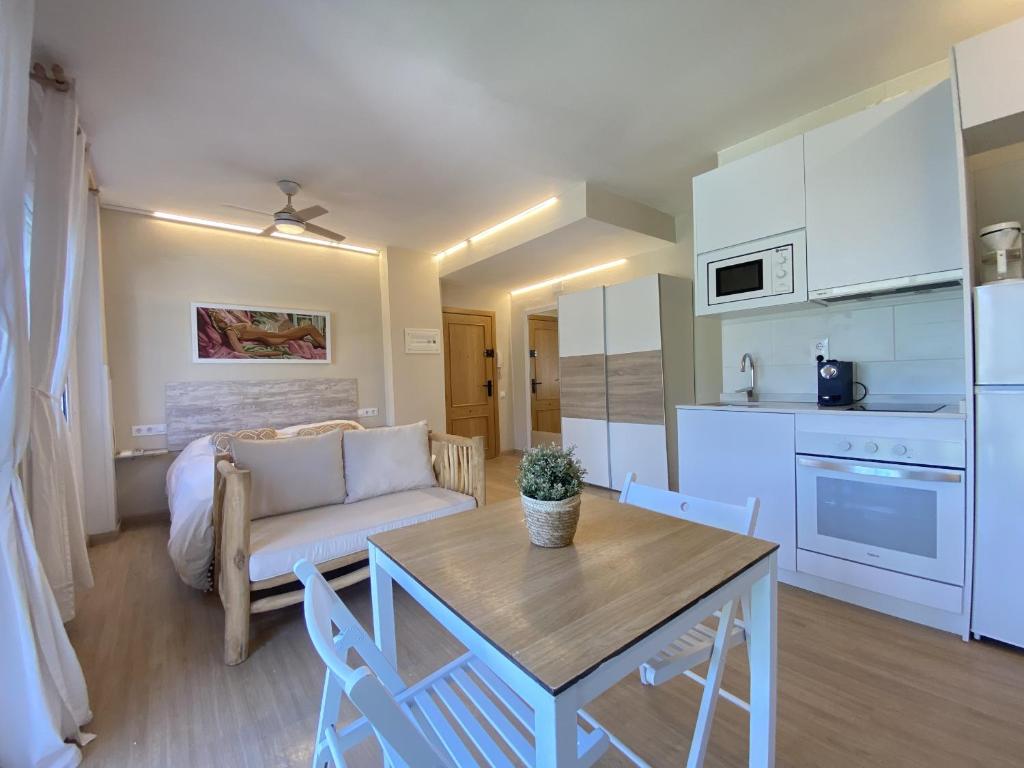 A kitchen or kitchenette at R126 Beachfront Apartment Sant Salvador