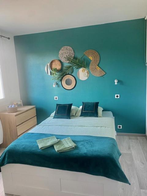 Postel nebo postele na pokoji v ubytování Chambre privée - Appartement lumineux et calme