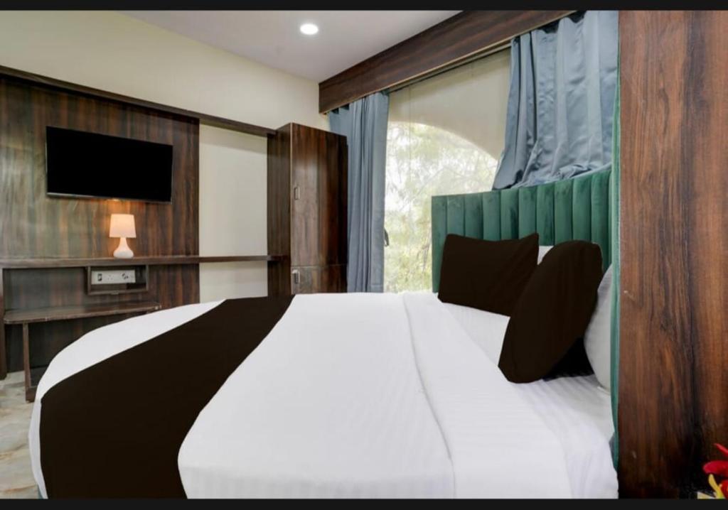 Postel nebo postele na pokoji v ubytování Hotel swagat inn bopal