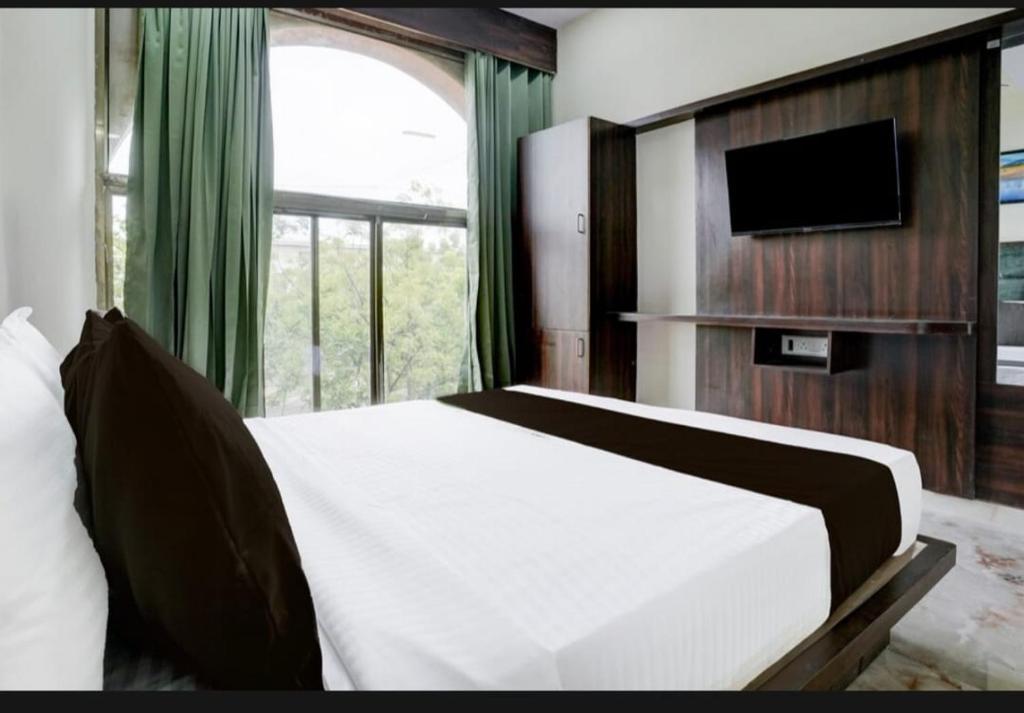 TV a/nebo společenská místnost v ubytování Hotel swagat inn bopal