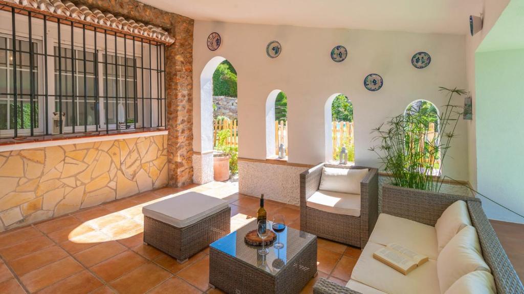 Część wypoczynkowa w obiekcie Villa Gran Solano Colmenar by Ruralidays