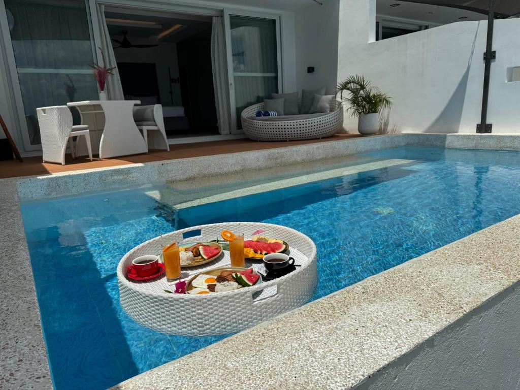 Bazén v ubytování Epic Suites Bohol ADULTS ONLY nebo v jeho okolí