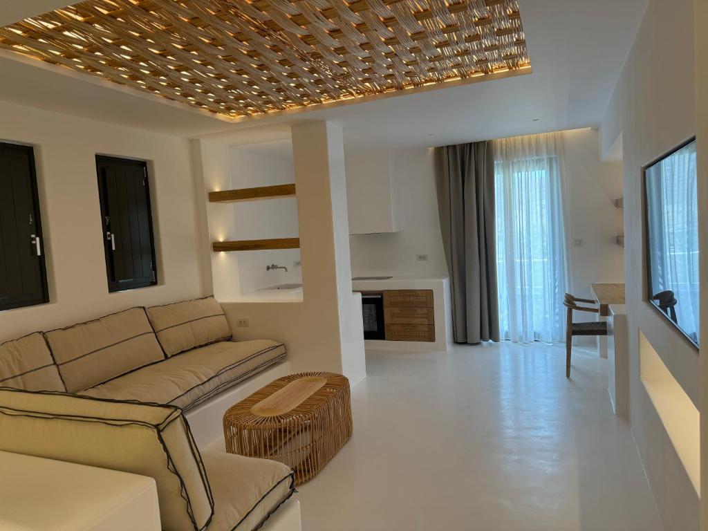 TV a/nebo společenská místnost v ubytování Yialos Ios Hotel