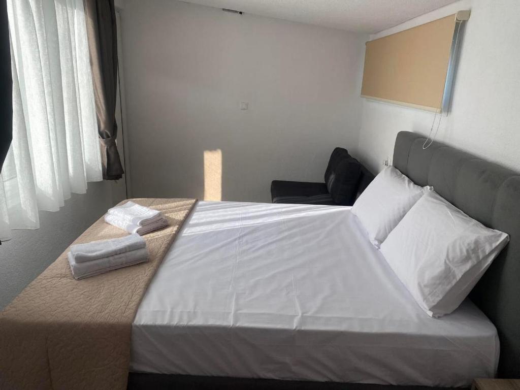 Postel nebo postele na pokoji v ubytování STUDIOS TASOS BI