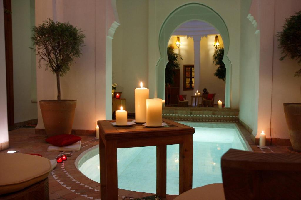 Bazén v ubytování Riad Chameau FDC Hôtel SPA nebo v jeho okolí