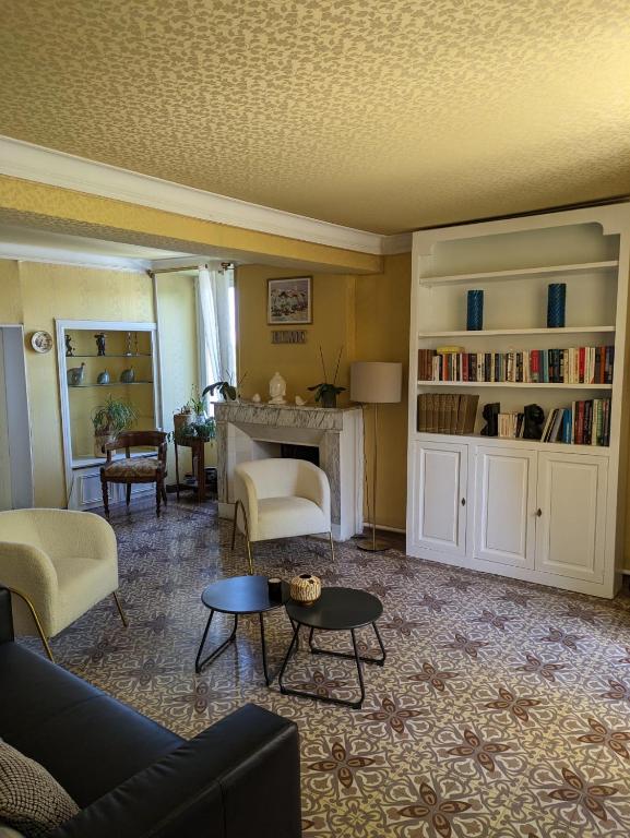 Posezení v ubytování Le Domaine du Soulier -Gîte et chambres d'hôtes - La Maison du Gardien