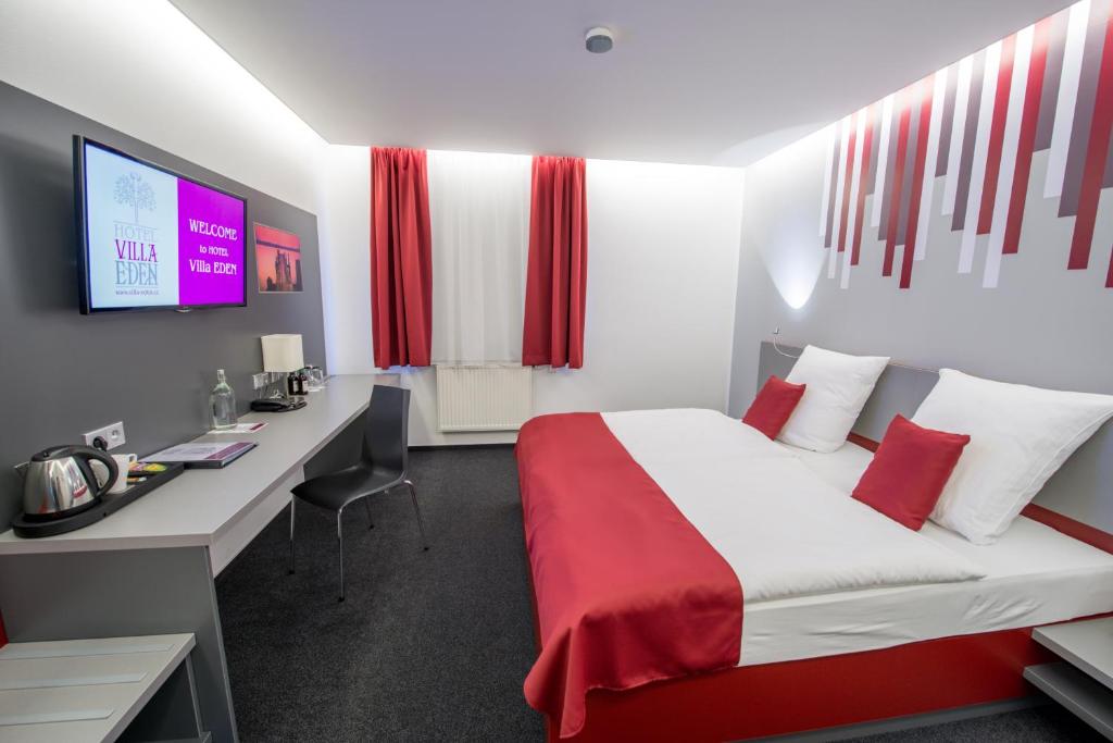 TV a/nebo společenská místnost v ubytování Hotel Villa Eden
