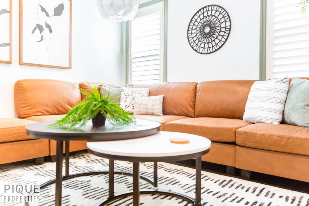 Χώρος καθιστικού στο Spacious Bright - Sleep 2 - Long Stays - NFLX&WIFI