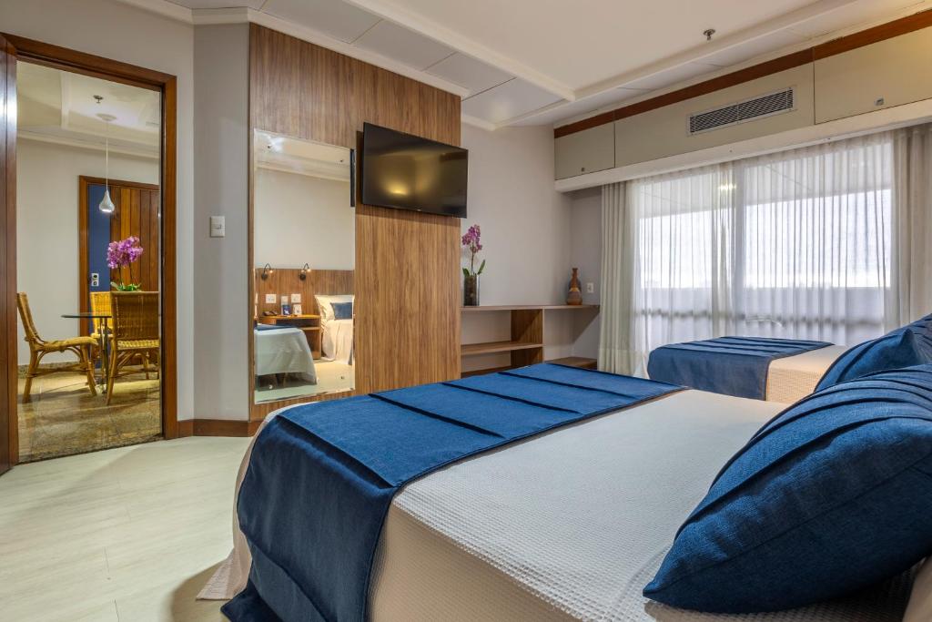 Postel nebo postele na pokoji v ubytování Fiesta Bahia Hotel