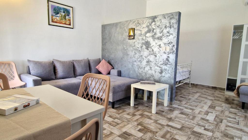 Posedenie v ubytovaní Apartments Brajde