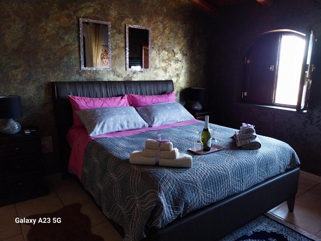 Postel nebo postele na pokoji v ubytování Luxury b&b Le Rocce