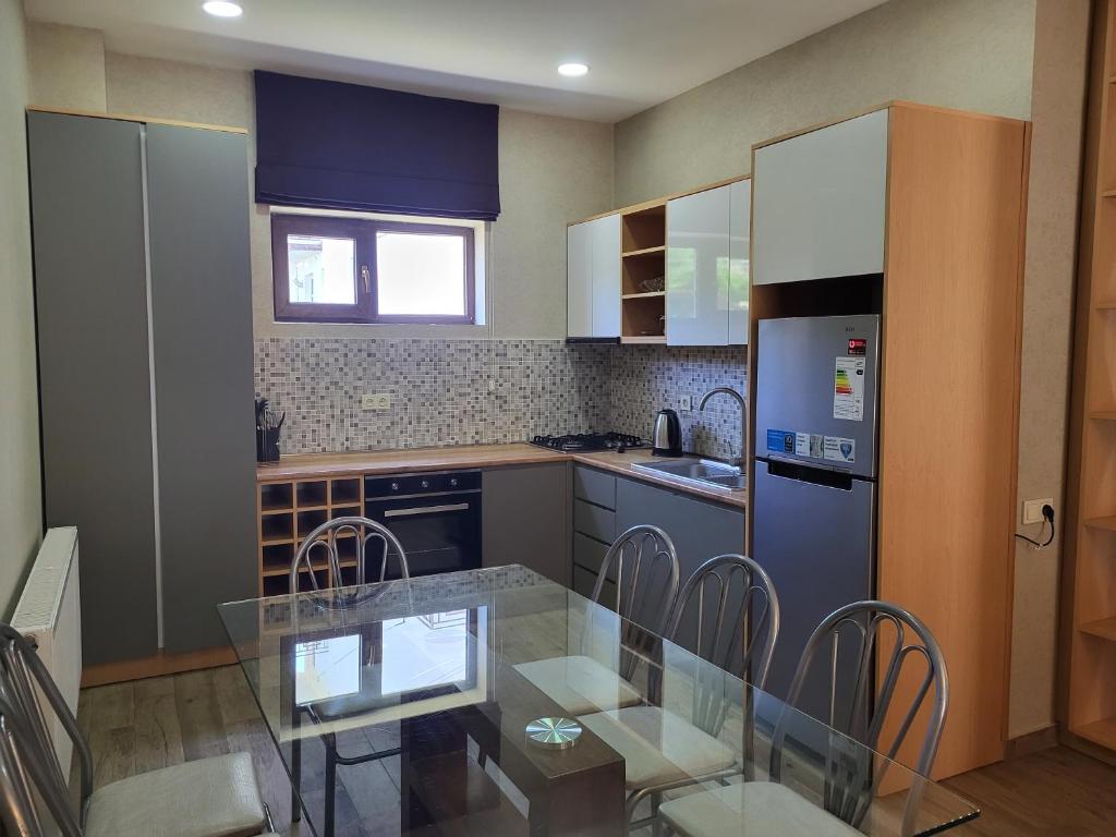 Kuchyň nebo kuchyňský kout v ubytování Villa Megobrebi