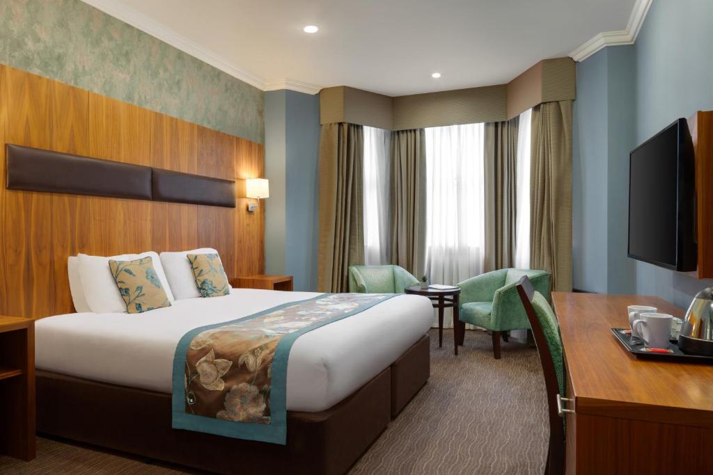 Postel nebo postele na pokoji v ubytování Ramada by Wyndham Cheltenham