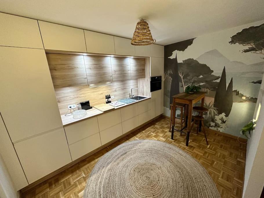 Kuchyň nebo kuchyňský kout v ubytování Kot é Vert g