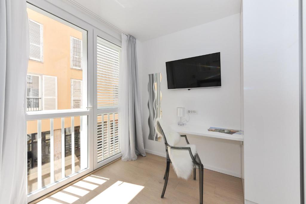 Televízia a/alebo spoločenská miestnosť v ubytovaní Luka Residence Apartments