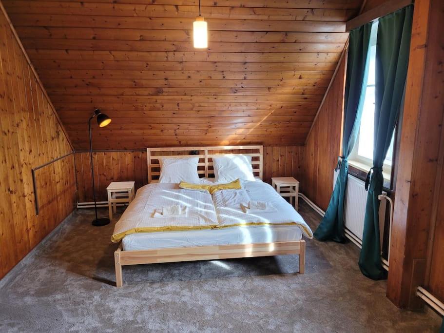 Postel nebo postele na pokoji v ubytování Chata Na Cvičence