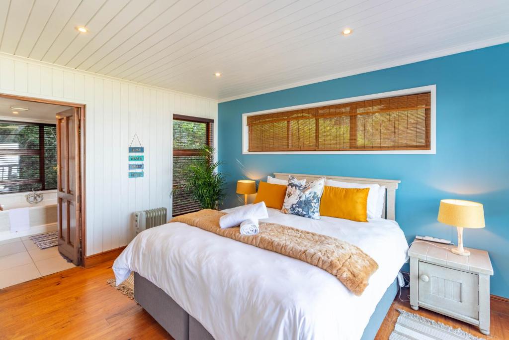 Peak's Cabin - Endless Ocean Views - Fireplace - Fast WiFi - Image 24