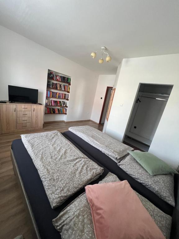 -Self-Check- 4-bedroom family house with heated tub - Casa De Tres Dormitorios