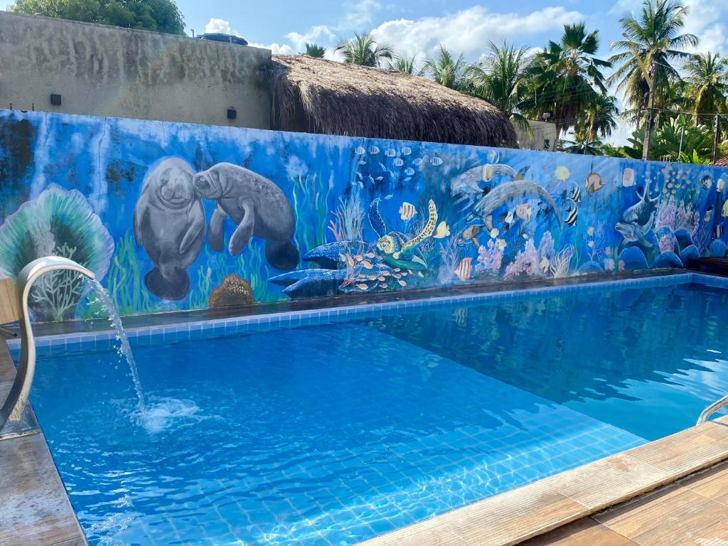 A piscina localizada em Pousada Paraíso dos Milagres ou nos arredores