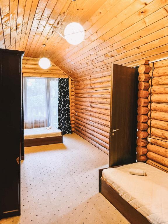 Postel nebo postele na pokoji v ubytování Hotel Chveneburi