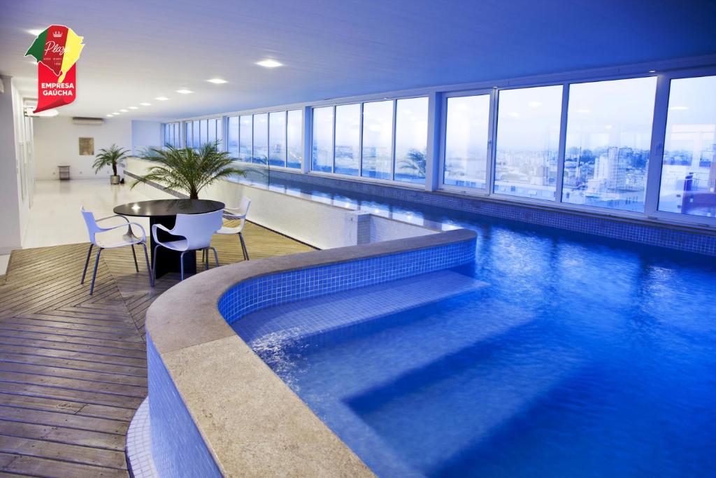 A piscina localizada em Plaza São Rafael Hotel ou nos arredores