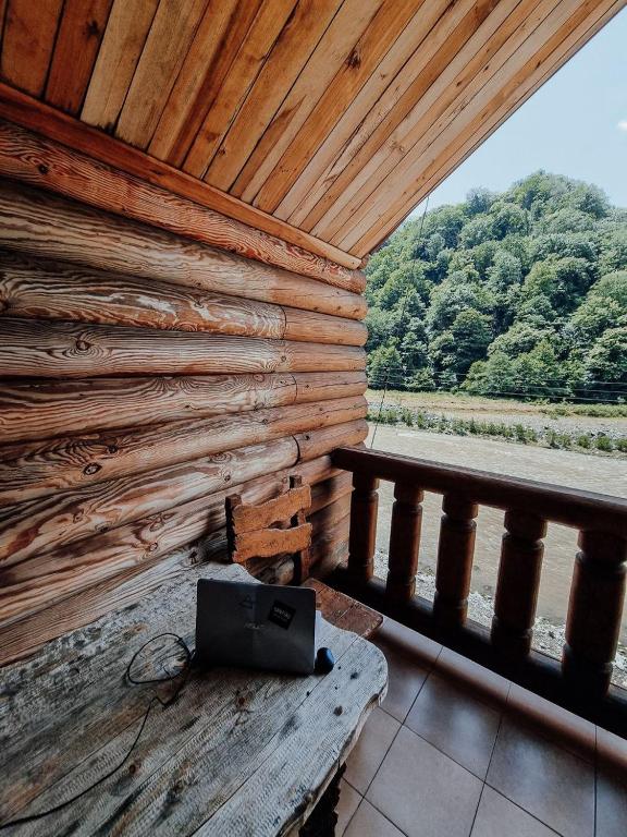 Nespecifikovaný výhled na hory nebo výhled na hory při pohledu z hotelu