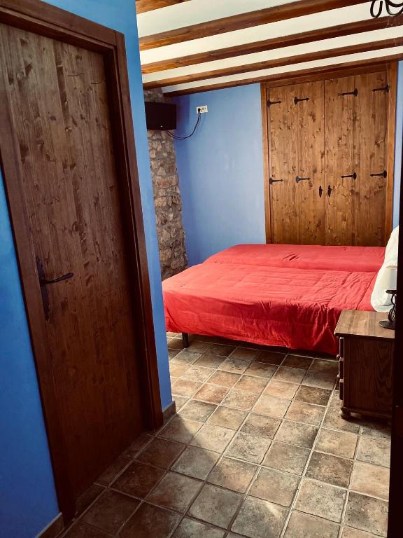Postel nebo postele na pokoji v ubytování Hostal La Muralla