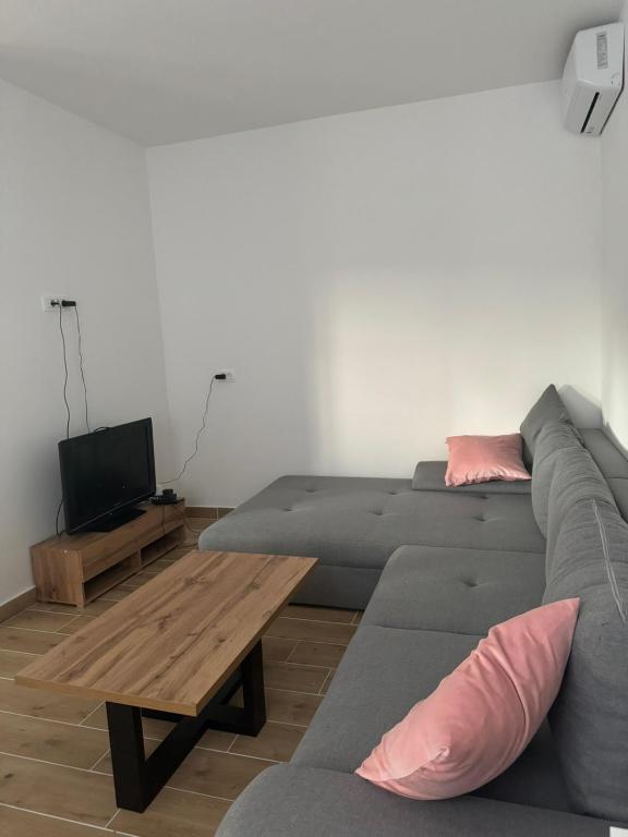 TV a/nebo společenská místnost v ubytování Seaside PERLA Apartment