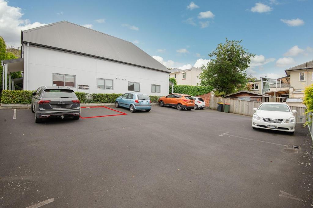 George Little Stylish, Peaceful & Convenient - Resim 12