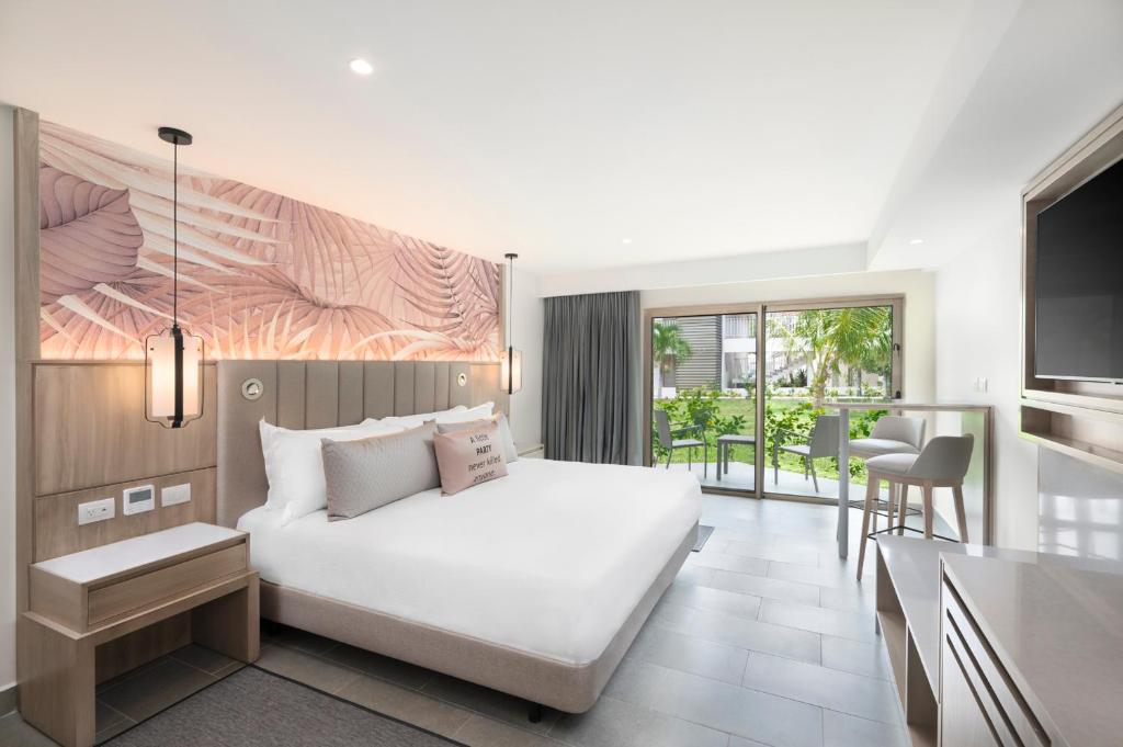 Photo of Luxury Garden view Room King #1