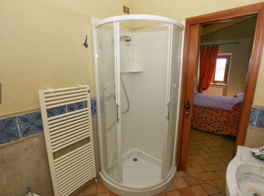 Koupelna v ubytování Albergo Diffuso Borgo Montemaggiore