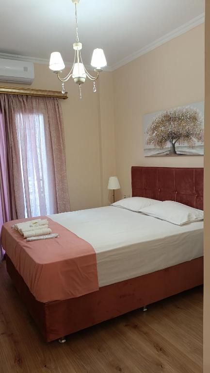Postel nebo postele na pokoji v ubytování Coolio's home
