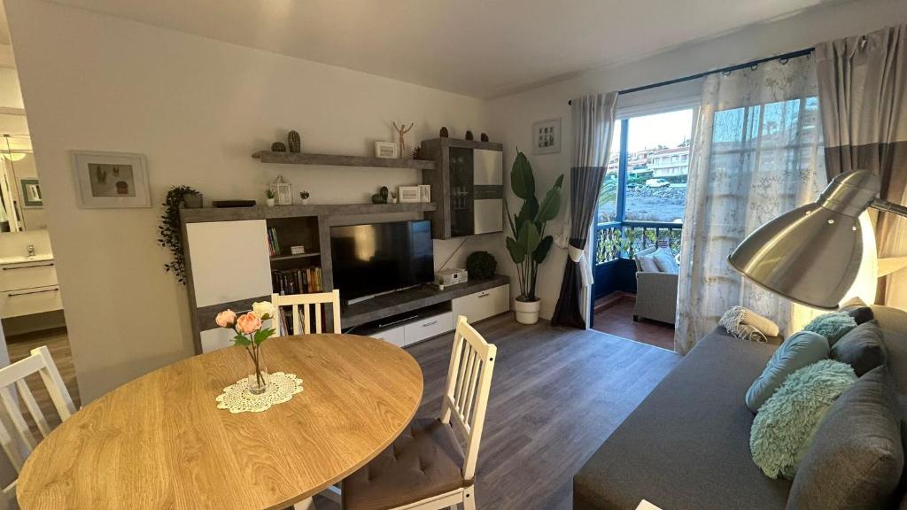 Kuchyň nebo kuchyňský kout v ubytování Hübsche Ferienwohnung mit 2 Schlafzimmern, Pool und WLAN, Strandnähe