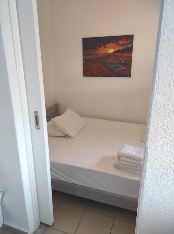 Postel nebo postele na pokoji v ubytování Noula Rooms