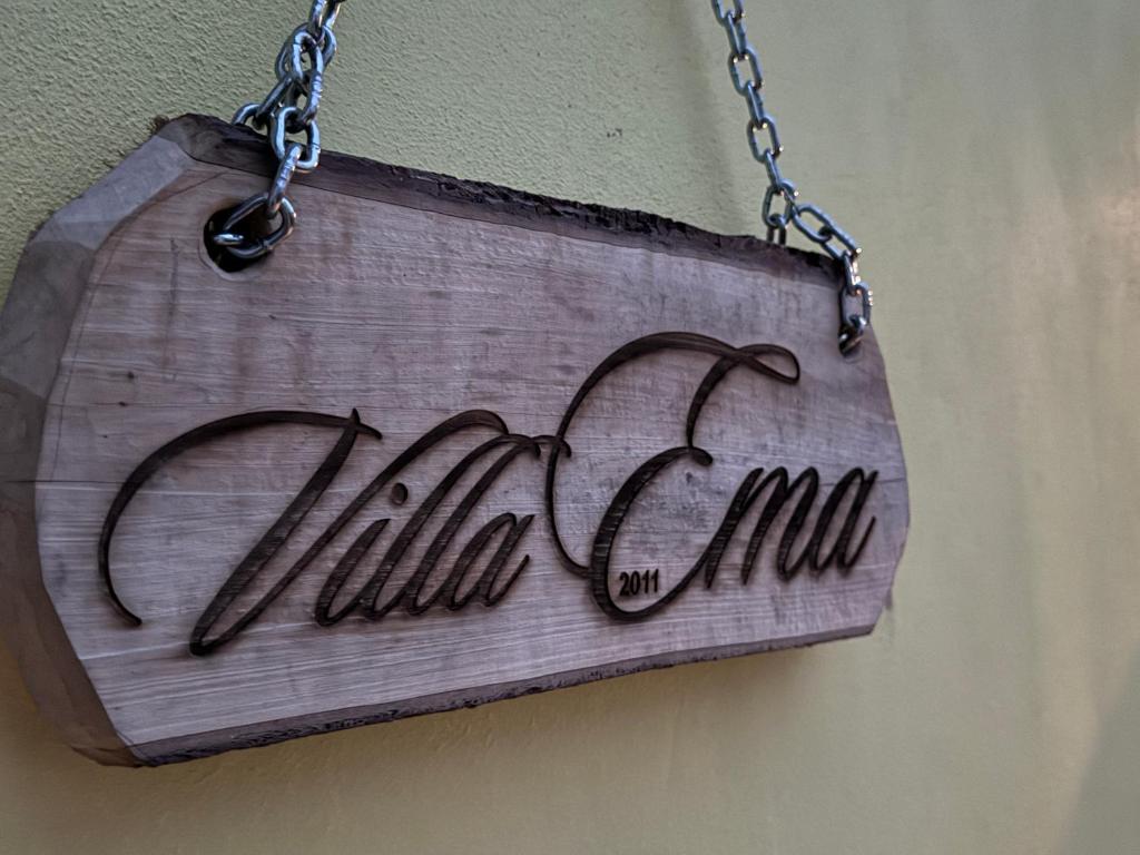 a sign that reads little mud hanging on a wall at Vila Ema in Bajina Bašta