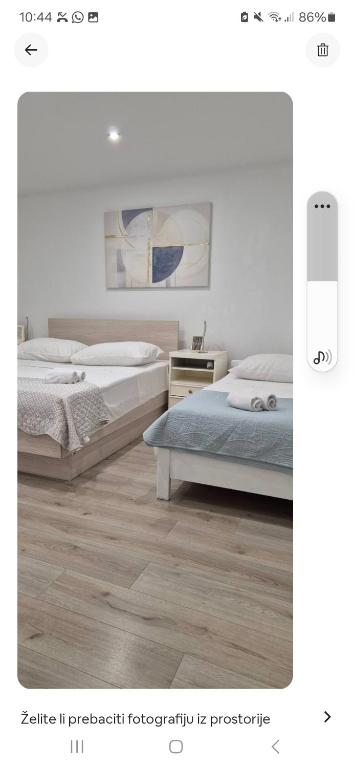 Posteľ alebo postele v izbe v ubytovaní Apartmani Pina 1